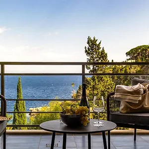 https://mazzaro-boutique-apartment.taorminaitalyhotels.com